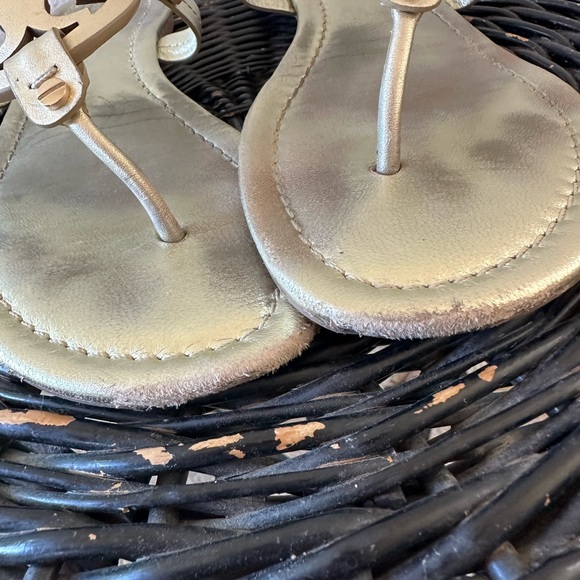 Tory Burch Large Emblem Metallic Sandals/ sz 9 - Picture 7 of 11